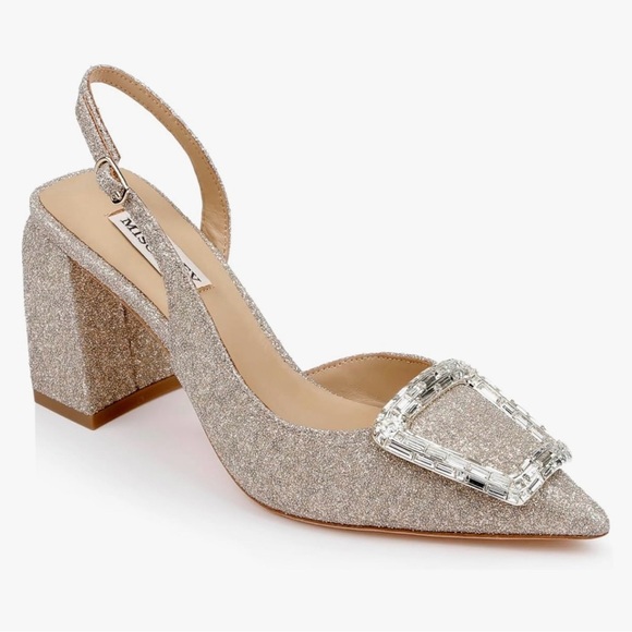 Badgley Mischka Shoes - Badgley Mischka Womens Adaline
Champagne 9.